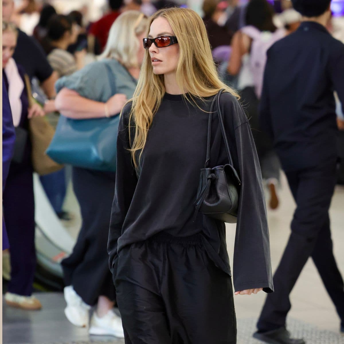  Not Leggings, Not Loafers—7 Outfits That Prove Celebrities Do Airport Dressing Best 