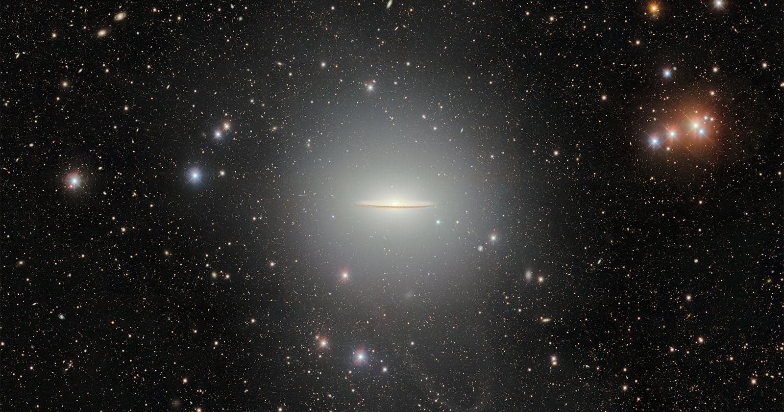 570-Megapixel Dark Energy Camera Captures the Sombrero Galaxy