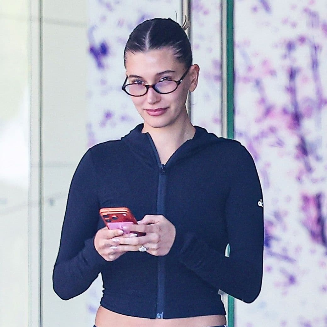 Hold the Leggings—Wearing This Pant Trend With Sneakers Is Much More 2026